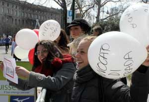 Foto. Diritti al traguardo: le immagini di Avvocato di strada alla Milano Marathon 2013