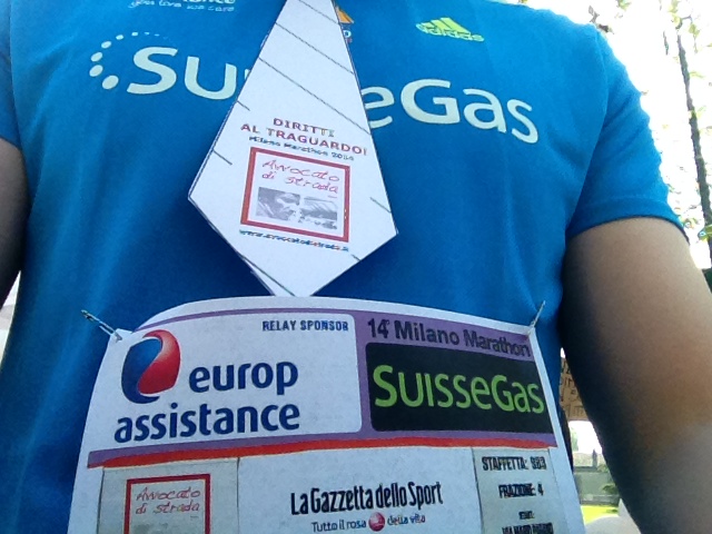 Foto. Avvocato di strada alla Milano Marathon 2014
