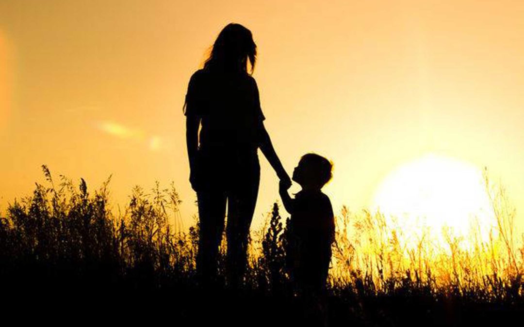 Una madre e un figlio